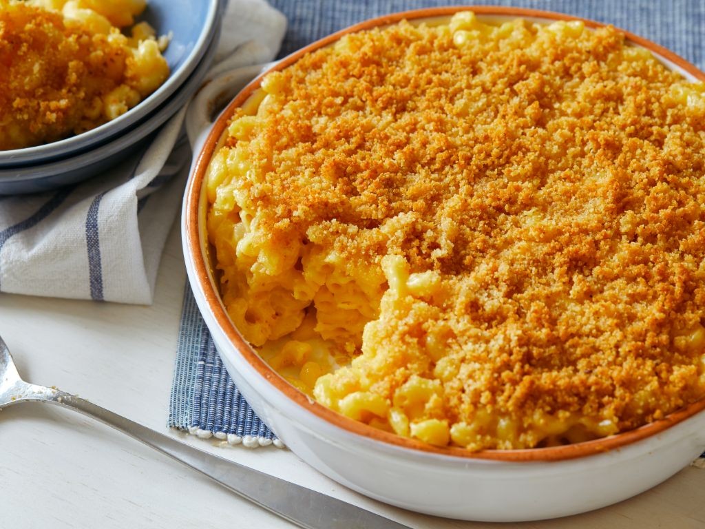 Baked Mac and Cheese with Breadcrumbs
