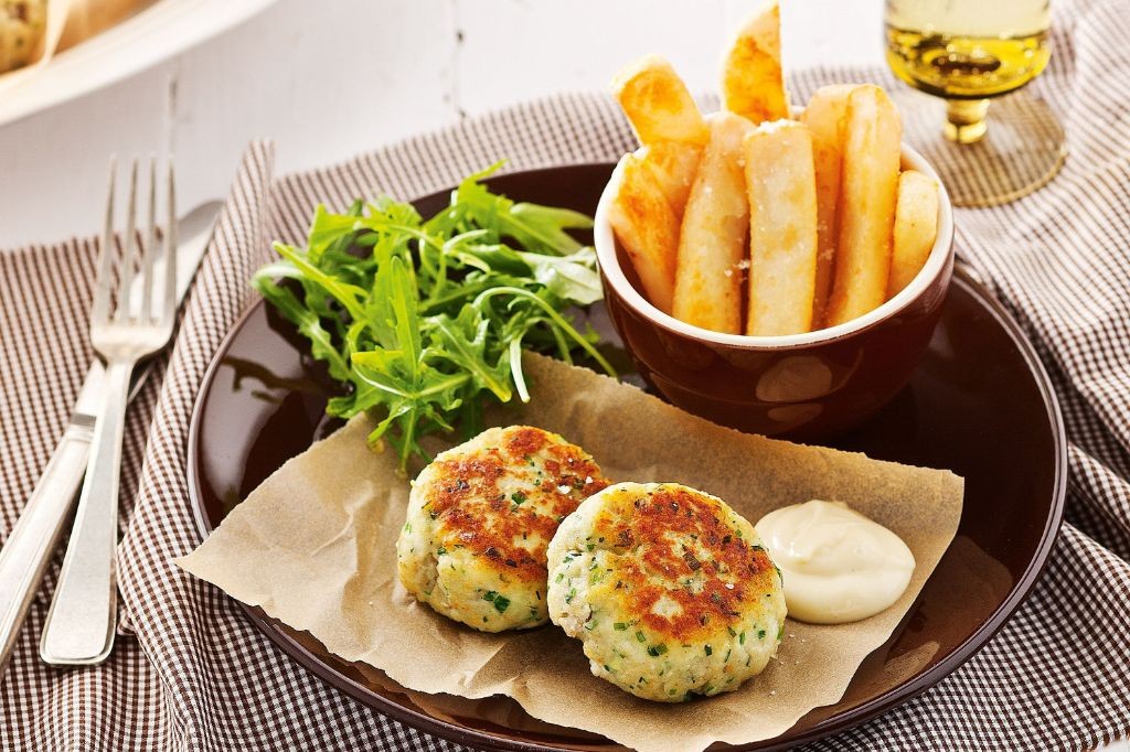 Basa Fish Cakes with Dill Aioli