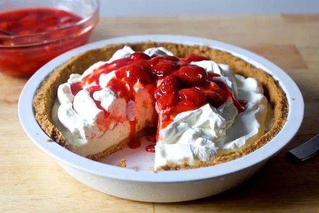 Strawberry Cheesecake Ice Cream Pie