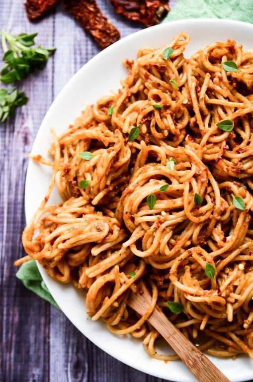 Avocado Pesto Pasta with Sun-Dried Tomatoes