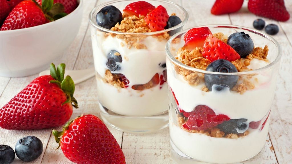 Balanced Greek Yogurt and Berry Parfait