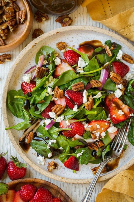 Balsamic Strawberry Spinach Salad with Candied Pecans