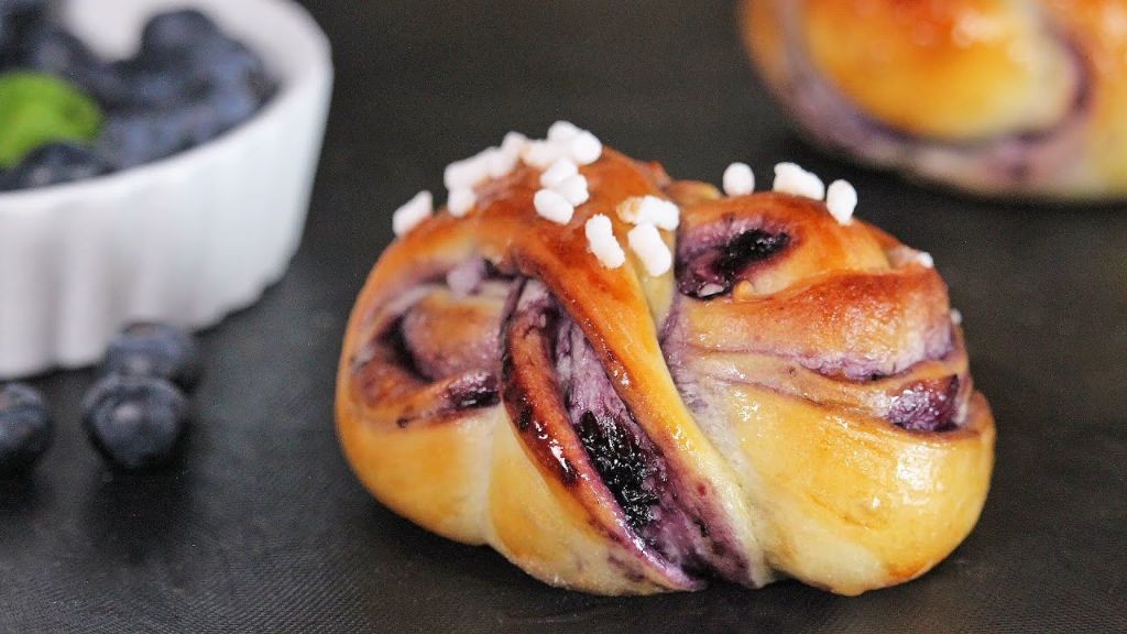 Blueberry Cardamom Swirl Buns