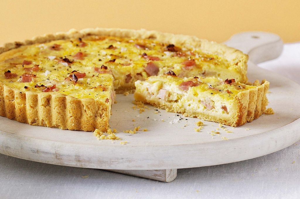 Cheesy leek and bacon quiche