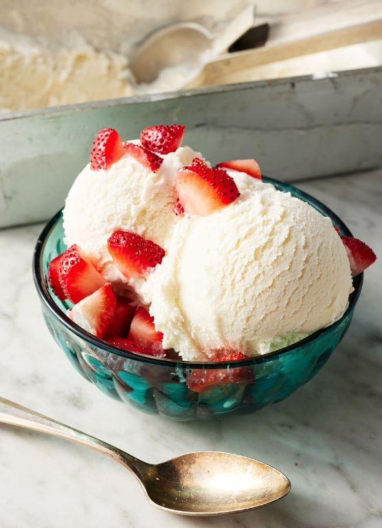 Classic Homemade Vanilla Ice Cream with Whole Milk