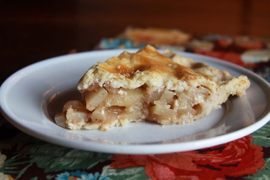 Classic Pear and Cinnamon Pie