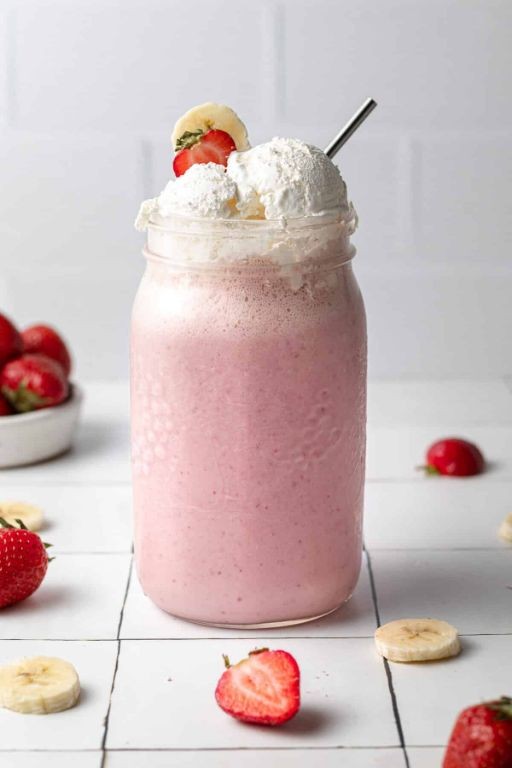 Classic Strawberry Banana Smoothie with Milk