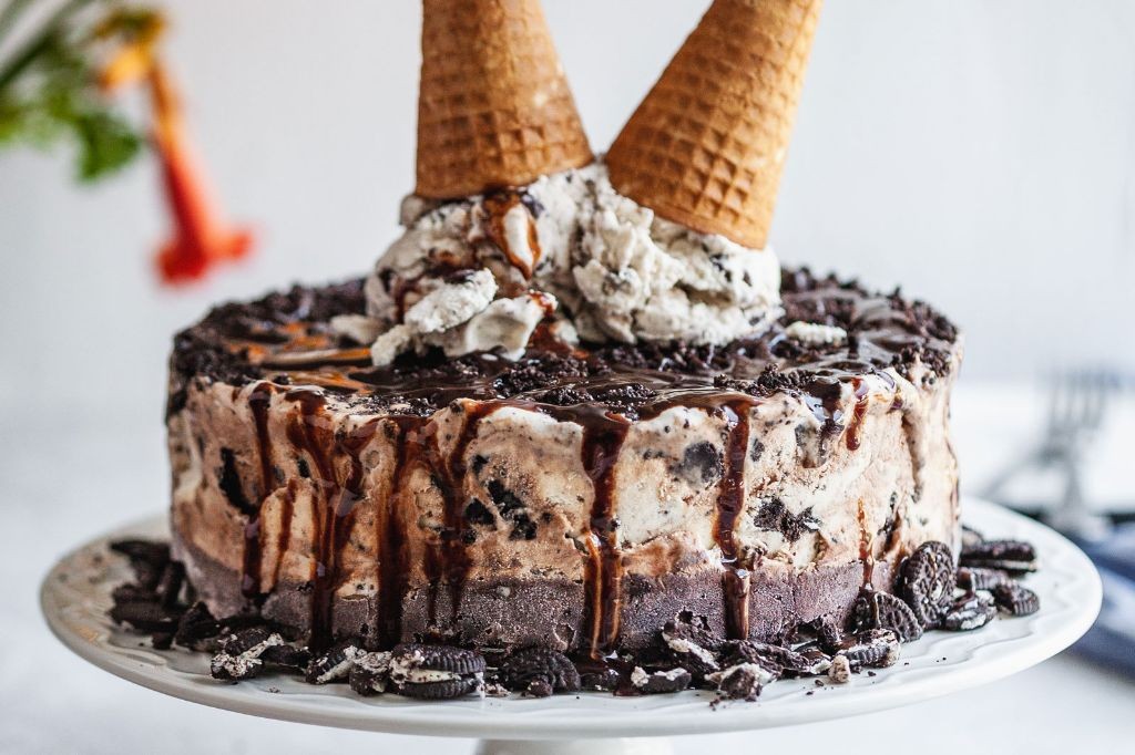 Cookies and Cream Ice Cream Cake with Fudge Swirl