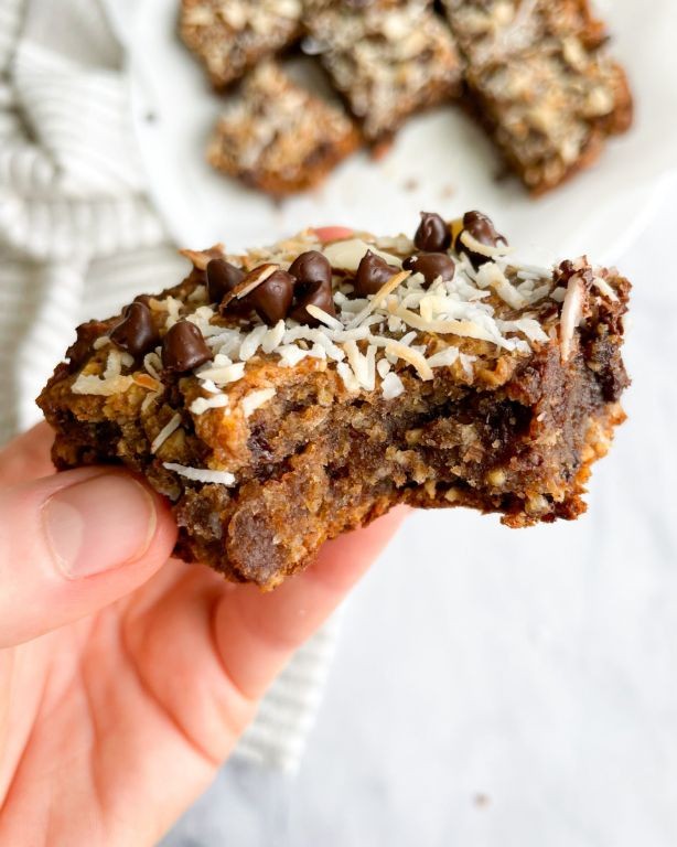 Date-Sweetened Oat Bars
