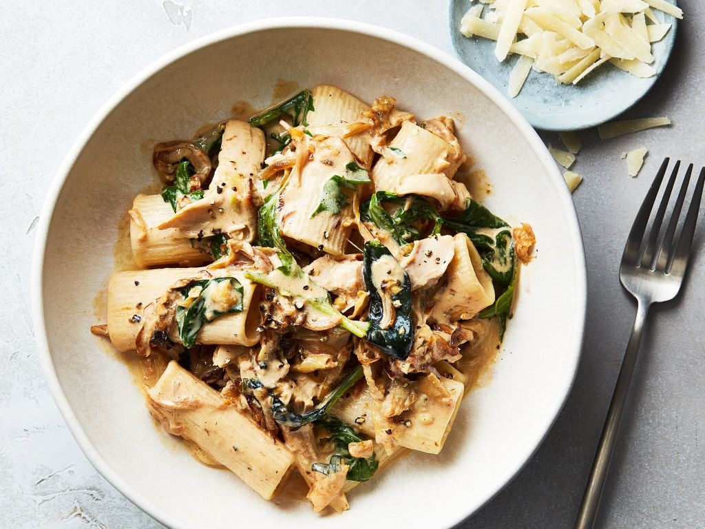 Garlic Butter Rotisserie Chicken Pasta with Spinach