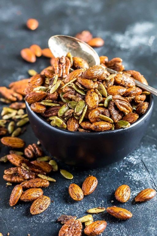 Glucose-drizzled roasted nuts mix