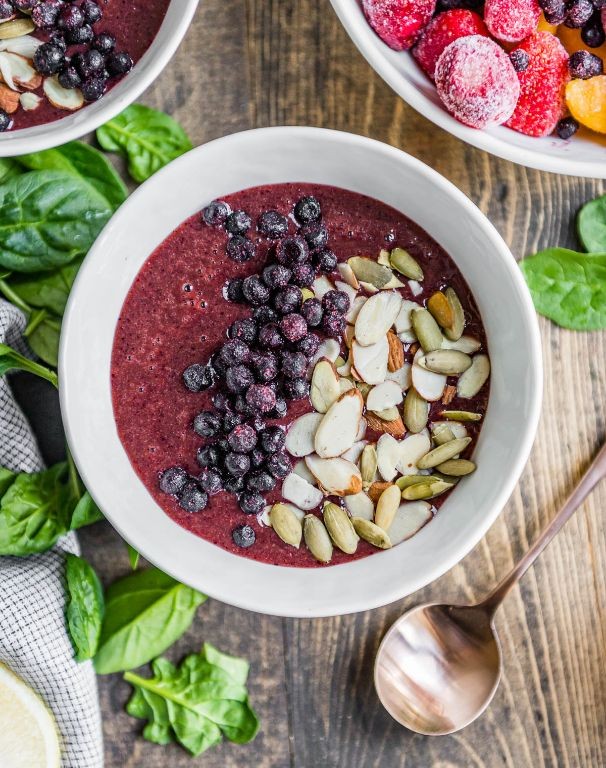 Glucose-enriched berry smoothie bowl
