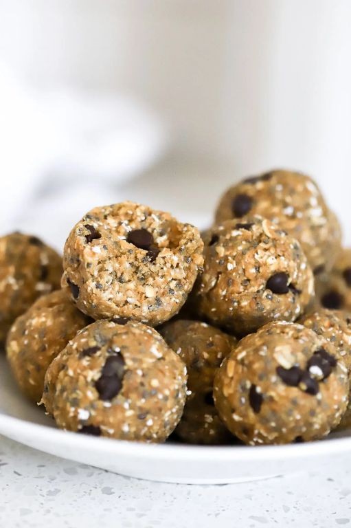 Glucose-spiked peanut butter protein balls