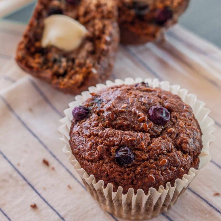 Glucose-sweetened blueberry flaxseed muffins