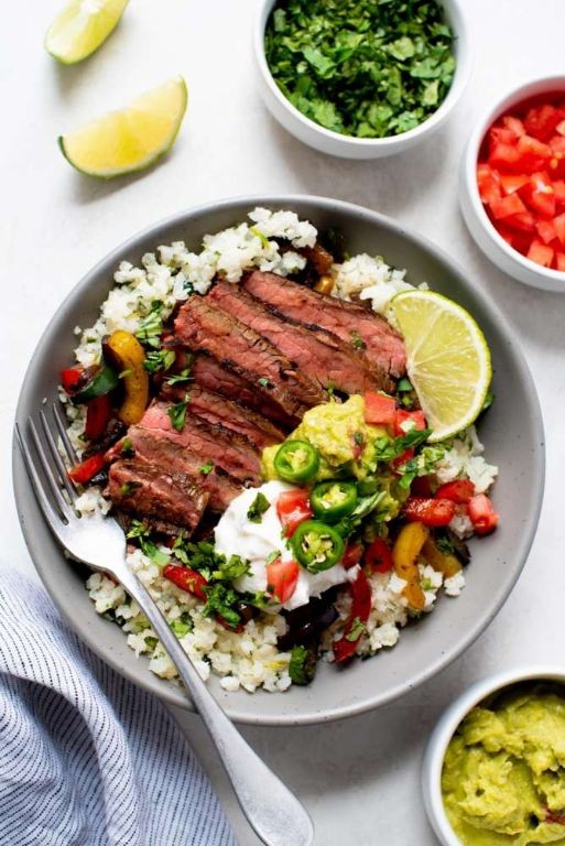 Healthy Steak Fajita Bowl with Cauliflower Rice