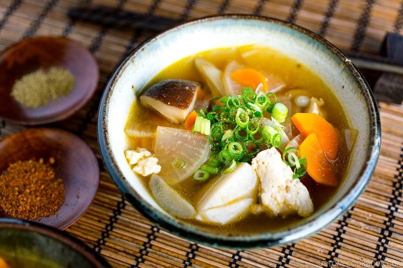 Kenchinjiru (Vegetable and Tofu Soup)