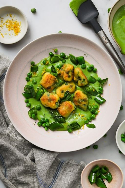 Leek and pea puree with mint