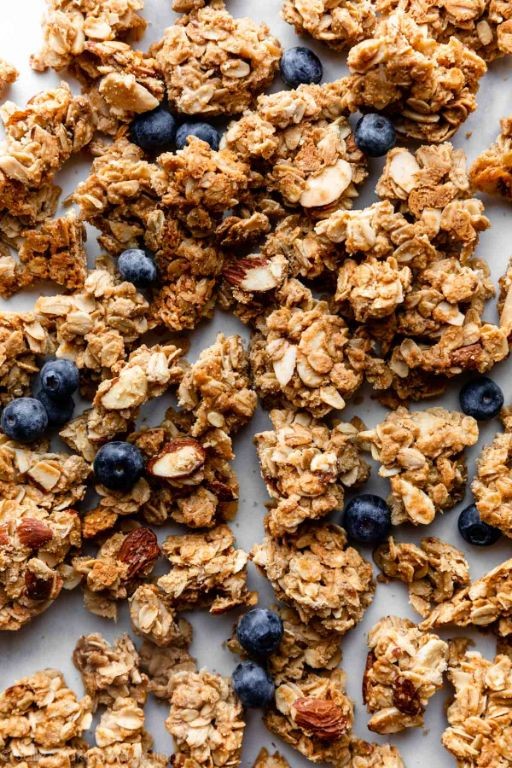 Maple-glucose granola clusters