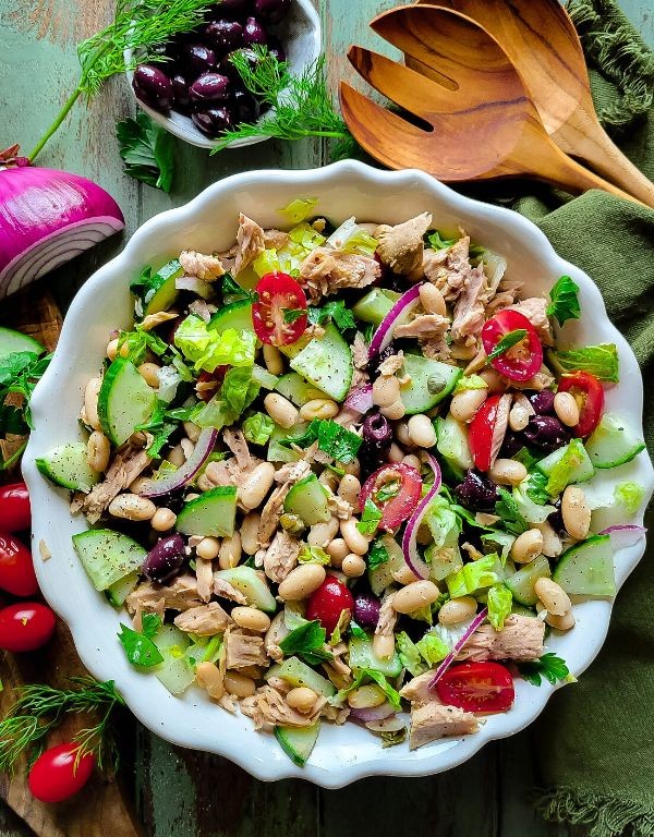 Mediterranean Tuna and White Bean Salad
