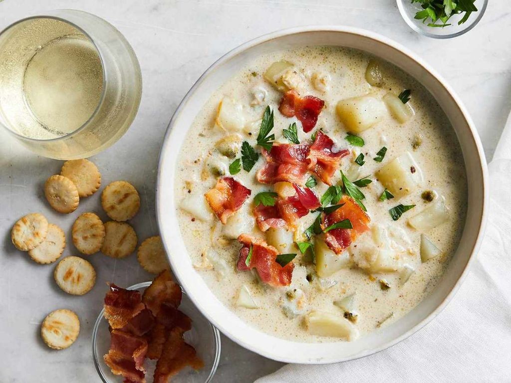 New England Clam Chowder with Bacon