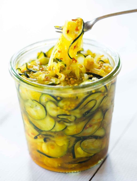 Quick Refrigerator Pickled Zucchini Chips