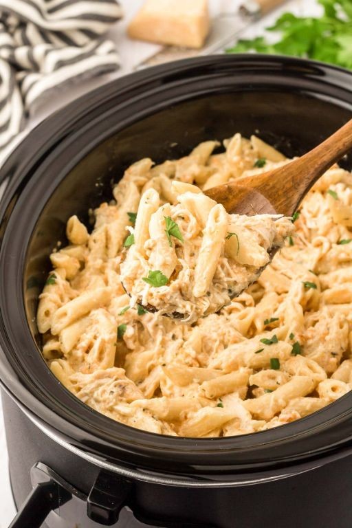 Slow Cooker Garlic Parmesan Pasta
