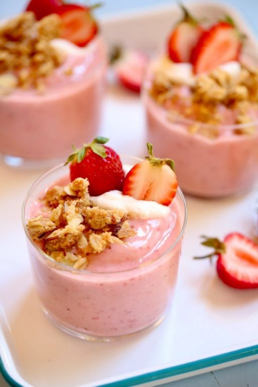 Strawberry Granola Smoothie with Milk