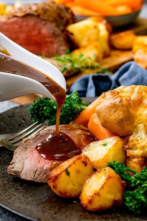 Traditional Sunday Roast with Gravy