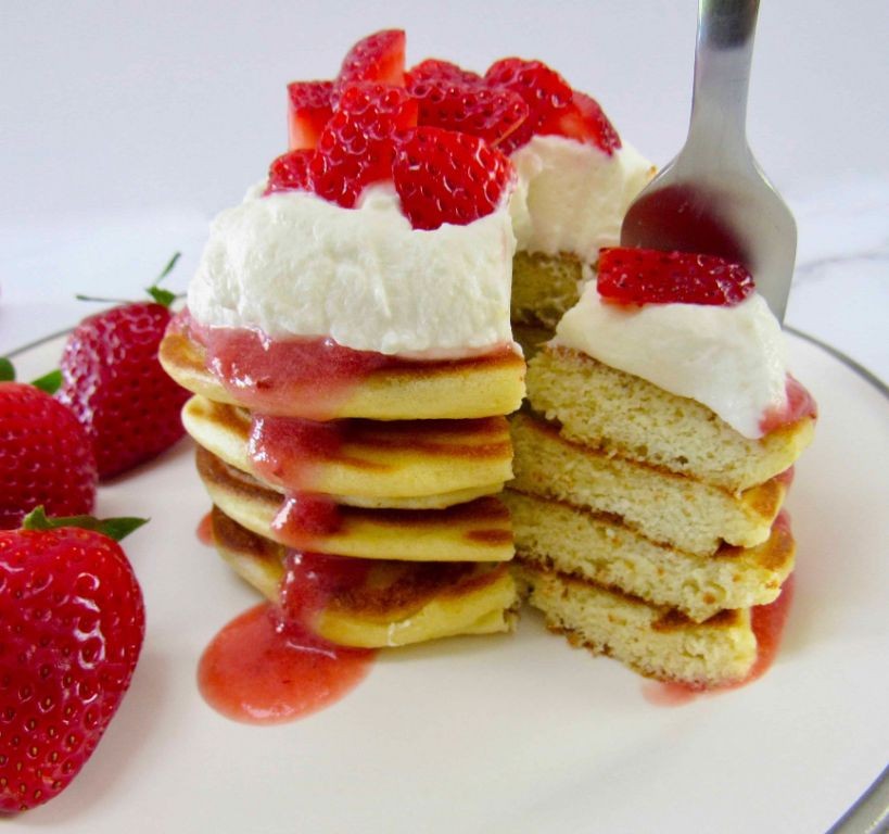 Vanilla Keto Chow Pancakes with Berries