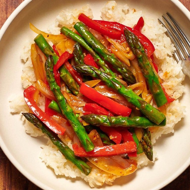 White Asparagus Stir-Fry with Ginger and Soy