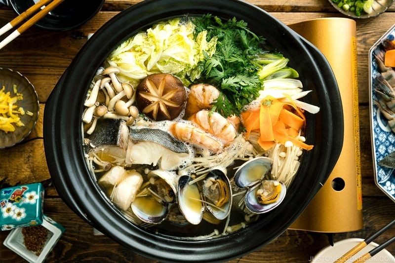 Yosenabe (Seafood and Vegetable Hot Pot)