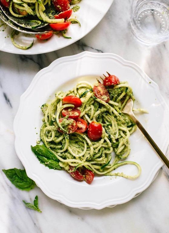 Zucchini Noodles with Pesto and Cherry Tomatoes